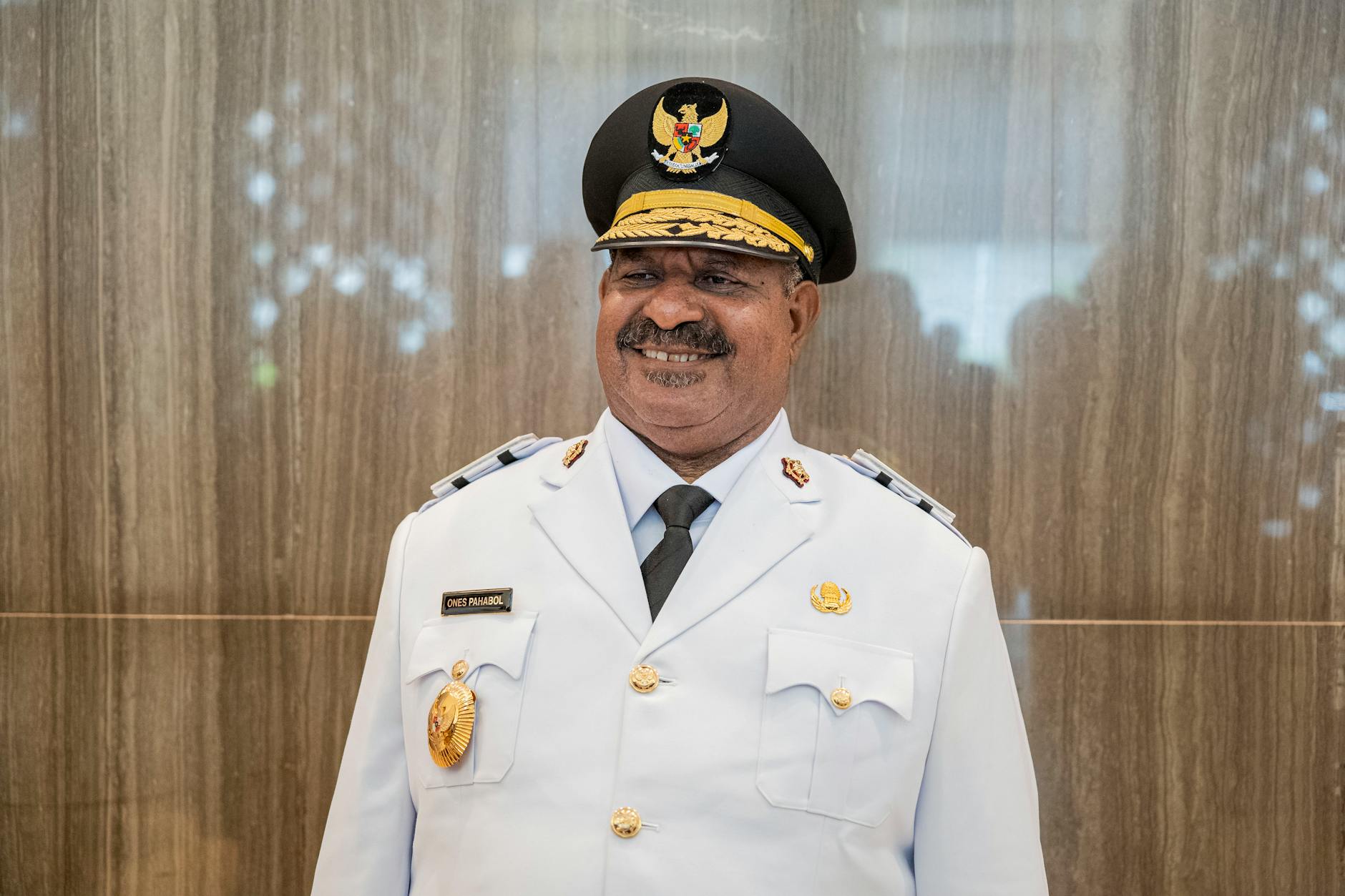 Elstun Lauesen II dan Tarian Politik North Pole: Sebuah Studi Kasus Membingungkan