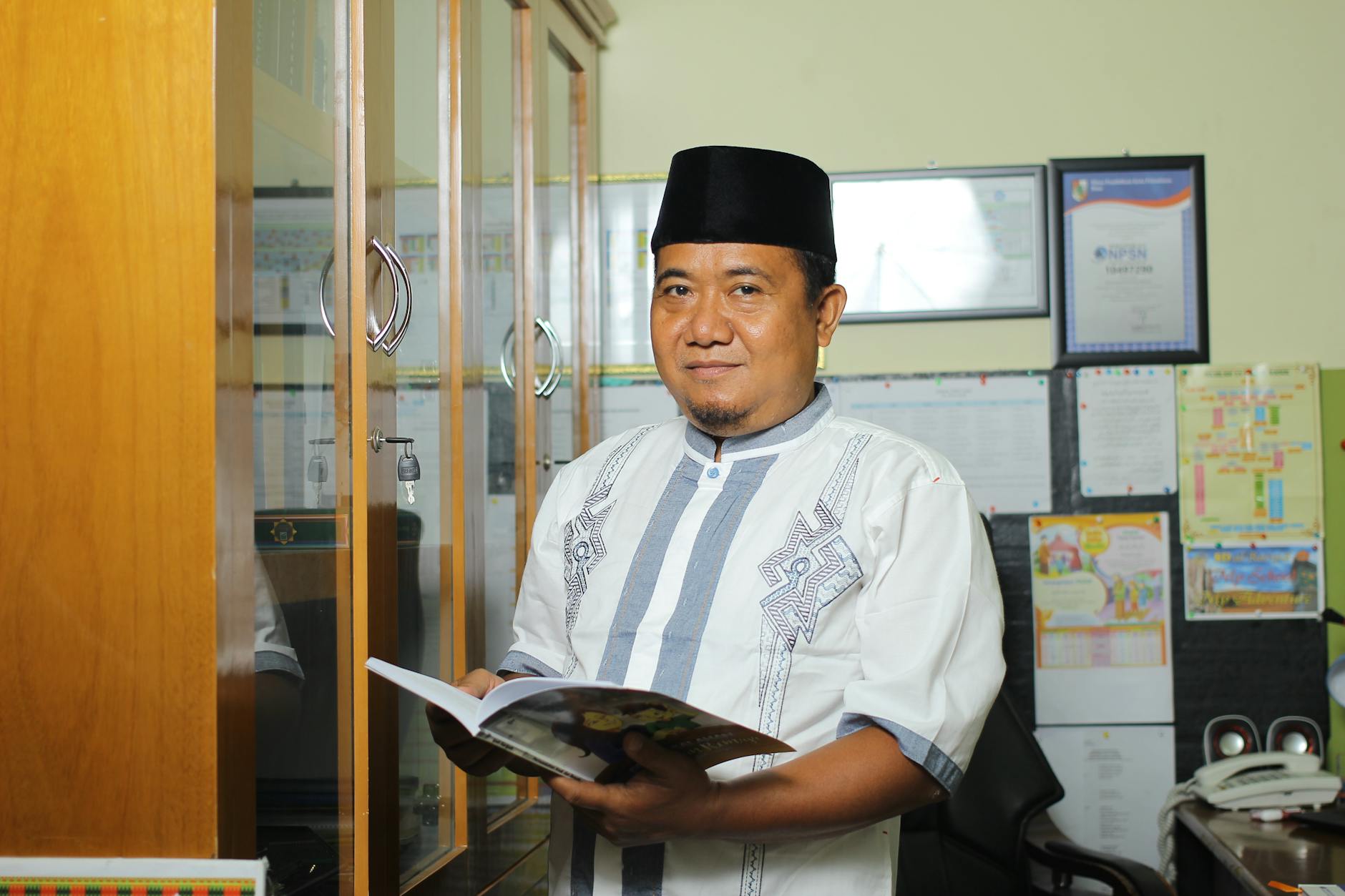 Lukisan Politik Indonesia: Dari Pidato Soekarno Hingga Manuver Prabowo