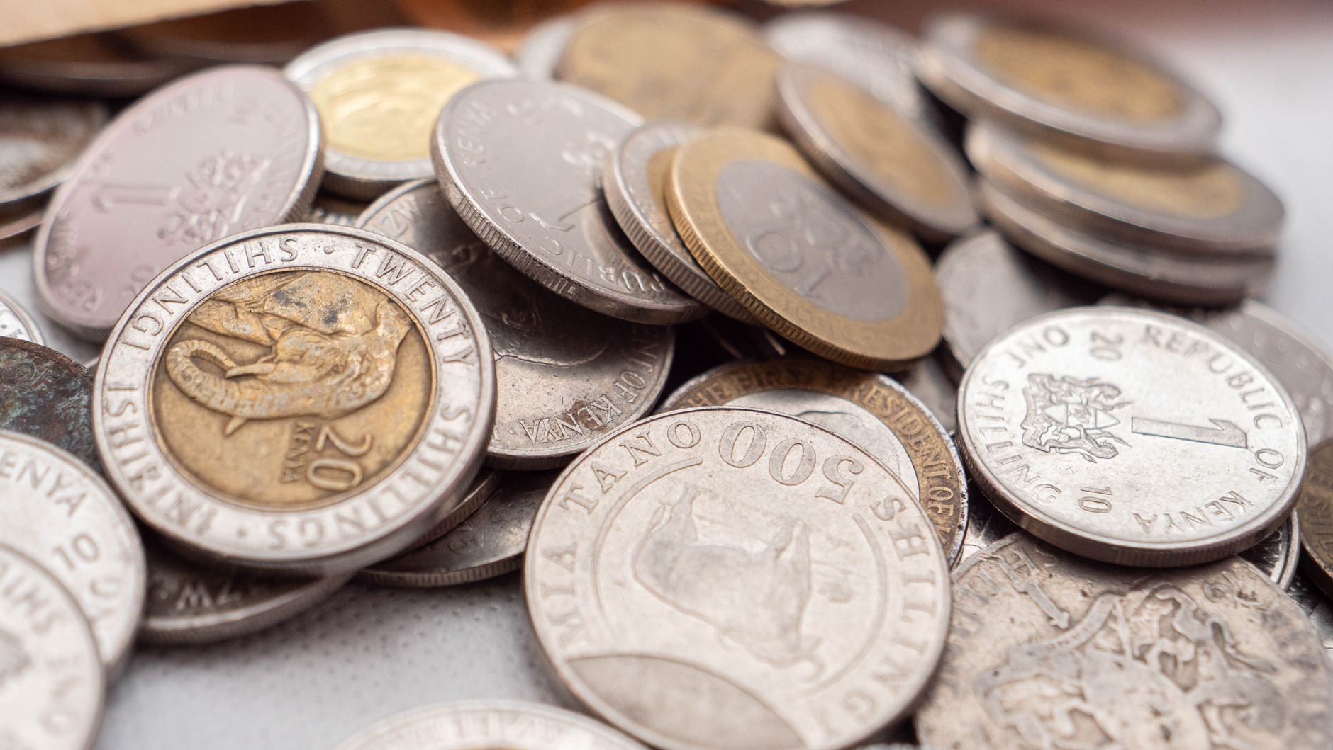 Rebound Lira Sterling: Pelajaran Politik dan Ekonomi untuk Kita