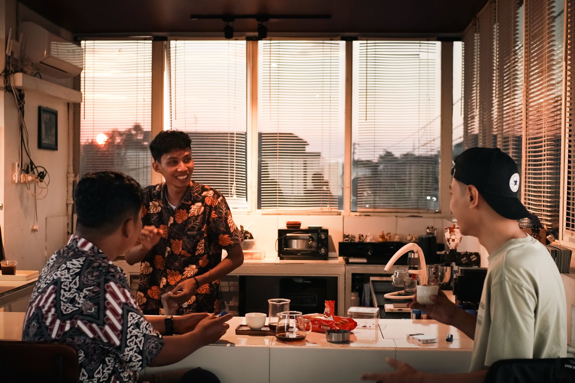 Bagaimana Kopi dan Obrolan Warung Membentuk Arah Politik Kita Hari Ini?