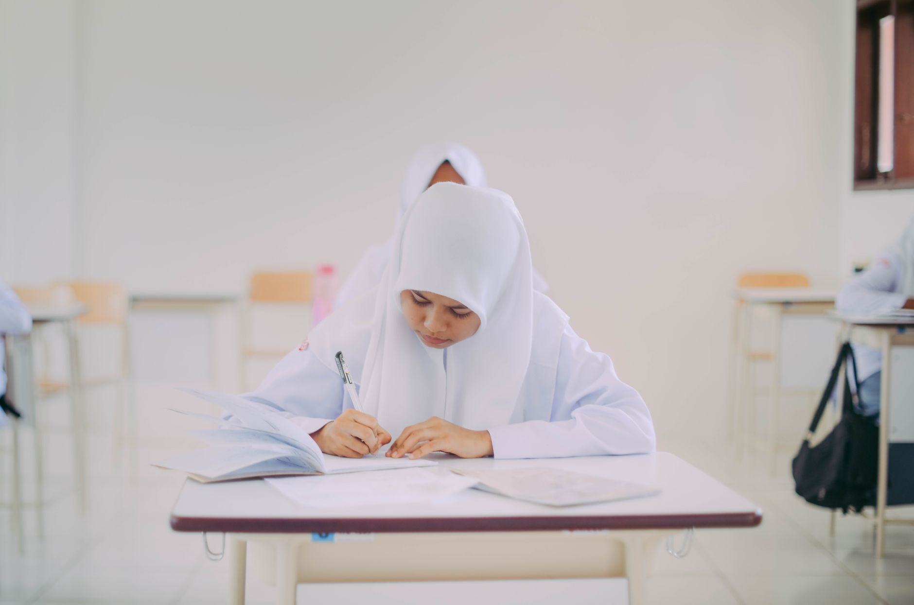 Belajar dari Layar Kaca: Inspirasi Politik Lokal Menuju Kancah Nasional