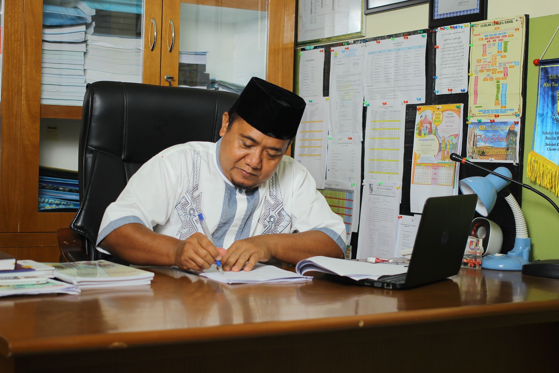 Desa Adang Politik Uang: Mimpi Sederhana Tapi Ampuh Jelang Pemilu 2024